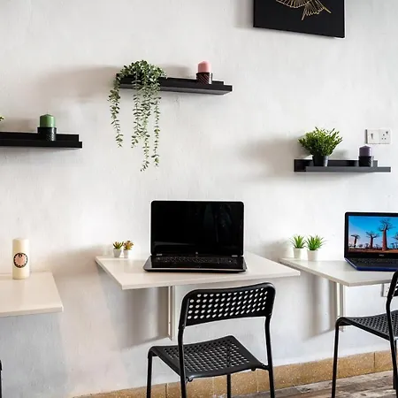 Bee Hostel Limassol