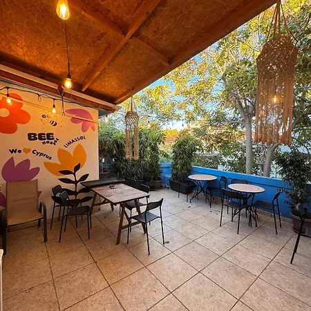 Bee Hostel *