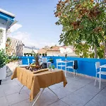 Bee Hostel