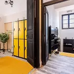 Bee Hostel *