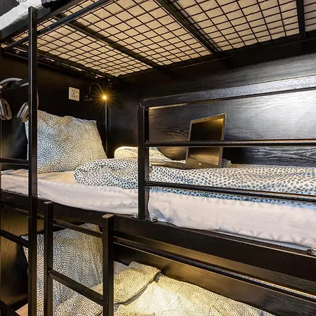 Hostal Bee *