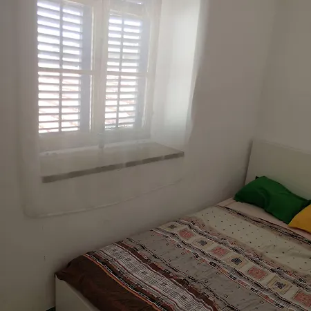 Bee Hostel *